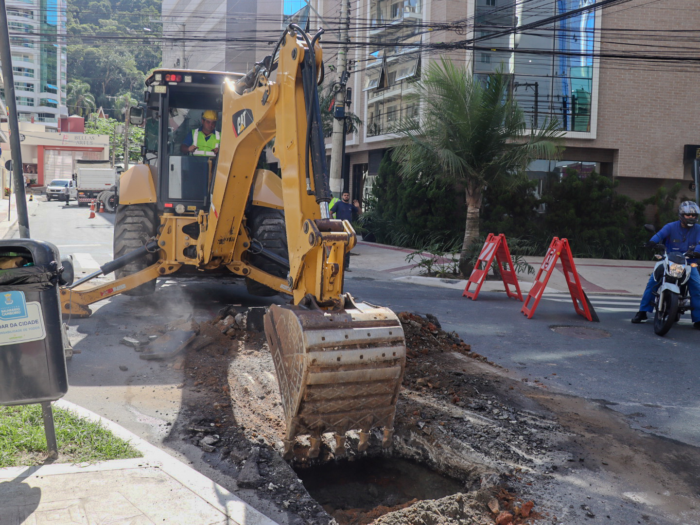 Ampliação da drenagem no Bairro Pioneiros é iniciada