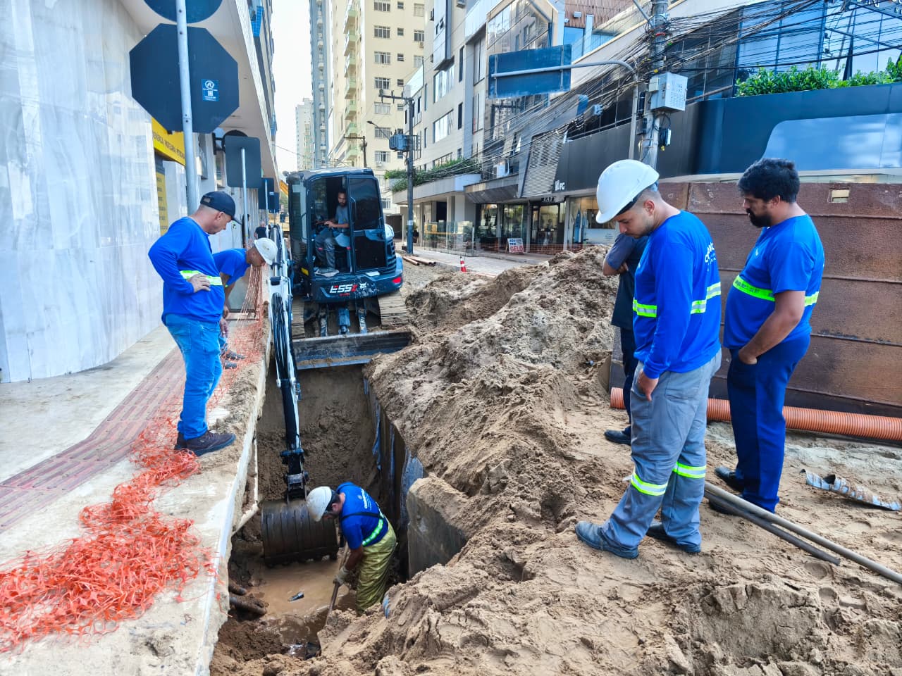 Macrodrenagem: entenda as interven��es em ruas de Balne�rio Cambori�