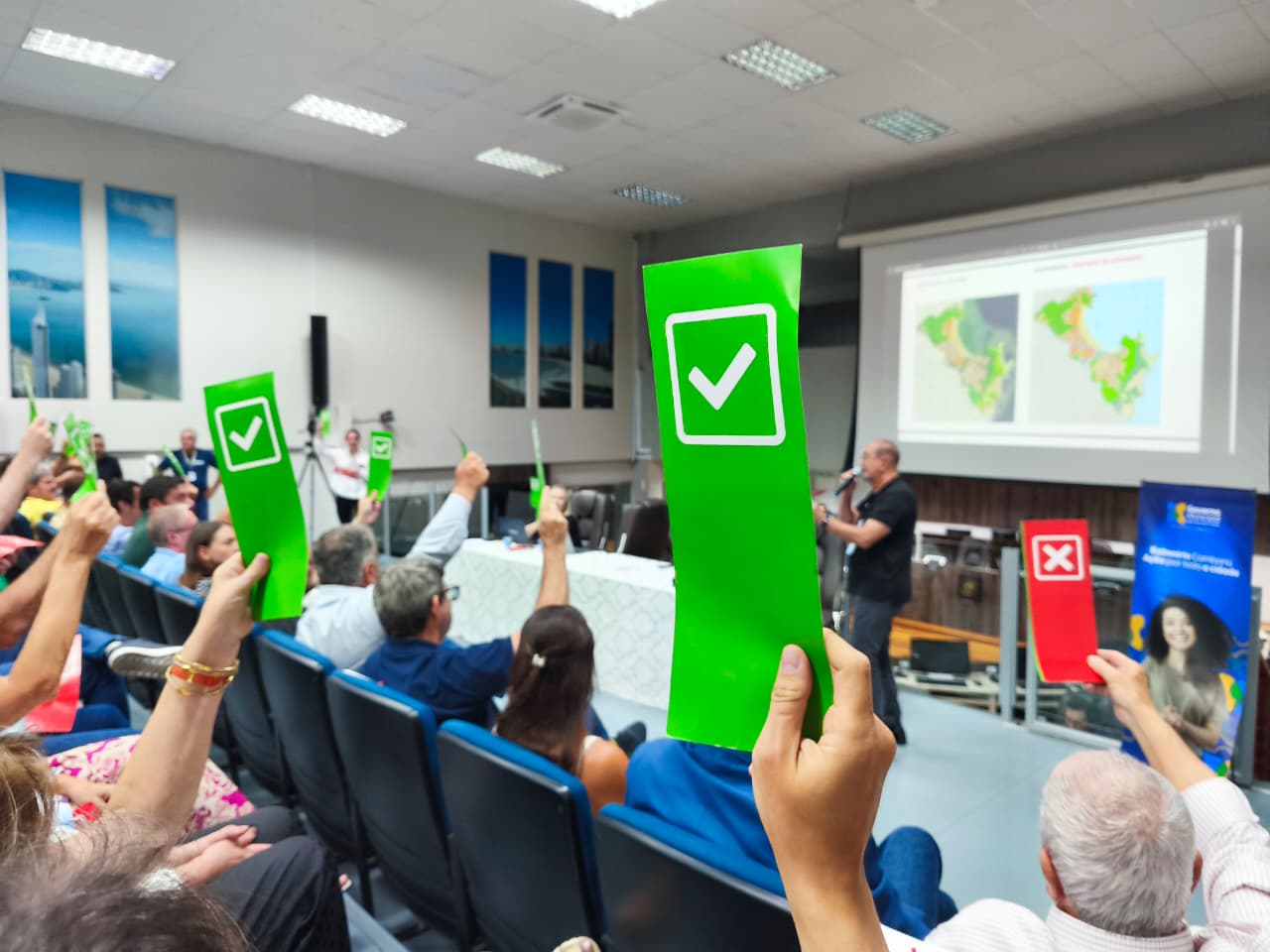 Confer�ncia de revis�o da Lei de Microzoneamento continua nesta quinta-feira