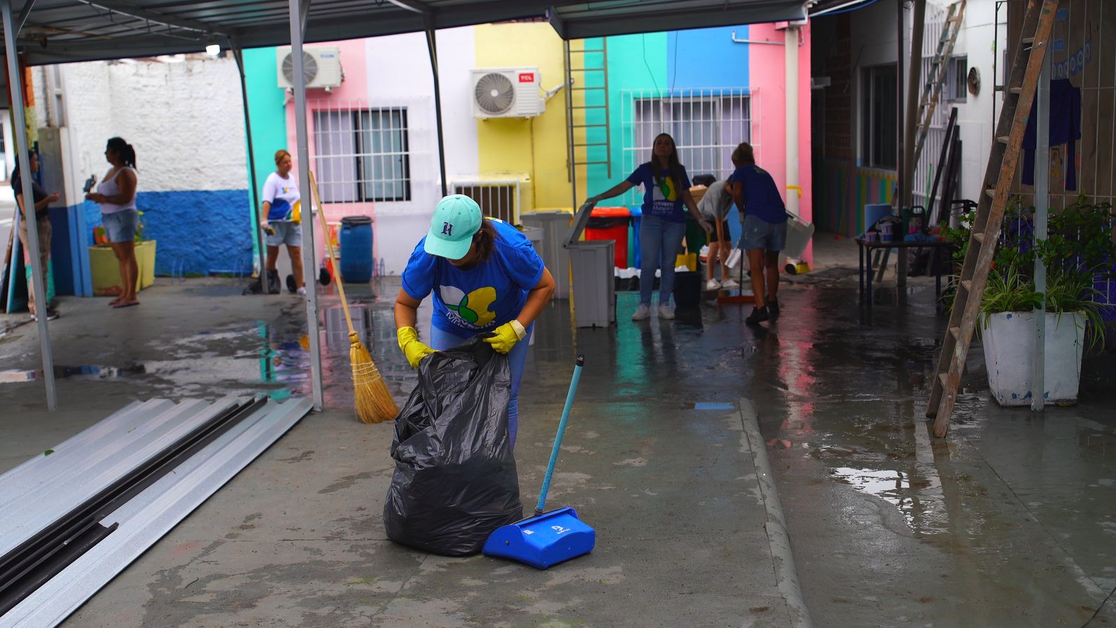 Mutir�o garante manuten��o e organiza��o em tr�s unidades escolares de Balne�rio Cambori�