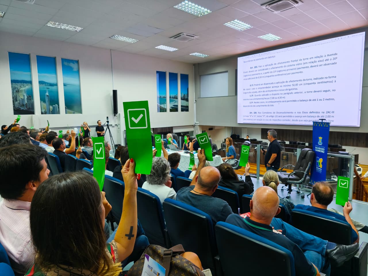 Col�gio de Delegados entrega minuta final da proposta de revis�o do Microzoneamento