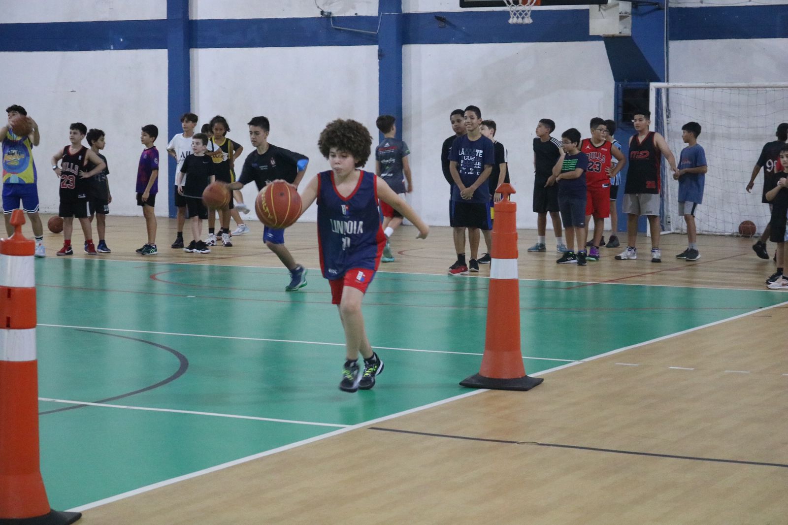 Prefeitura de São Paulo oferece aulas de basquete gratuitas para