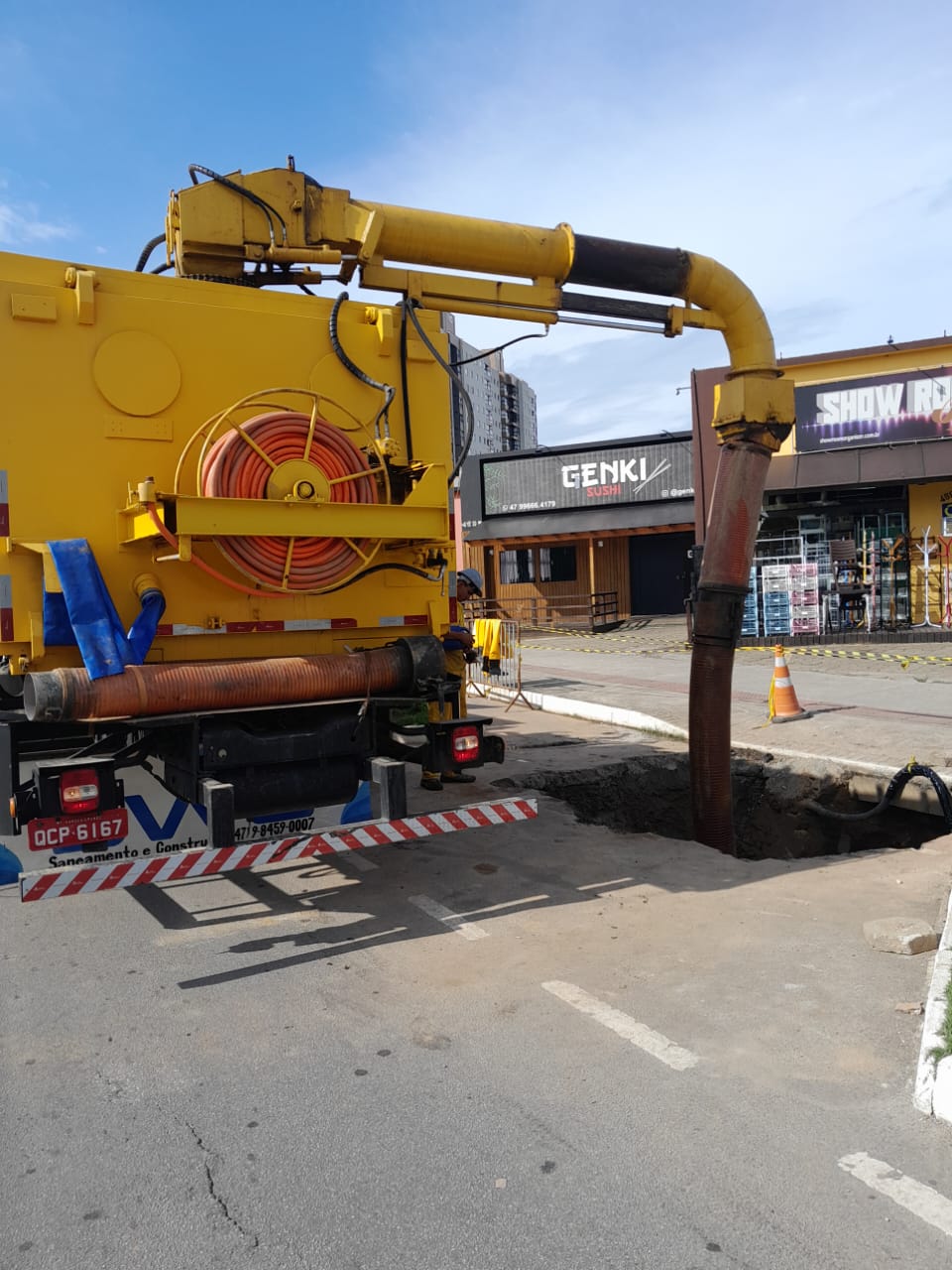 Secretaria de Obras continua limpeza das galerias das Avenidas do Estado e das Flores | SC Hoje News Notícias de Santa Catarina - SC HOJE News