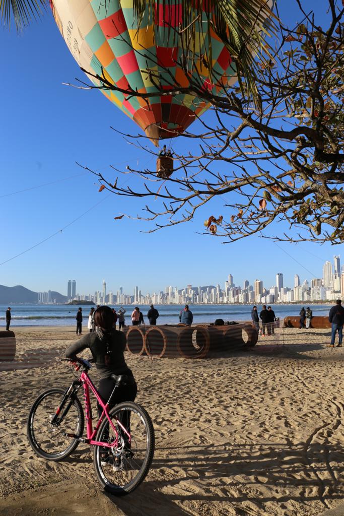 Profissionais de saúde fazem voo de balão em Balneário Camboriú | SC Hoje News Notícias de Santa Catarina - SC HOJE News