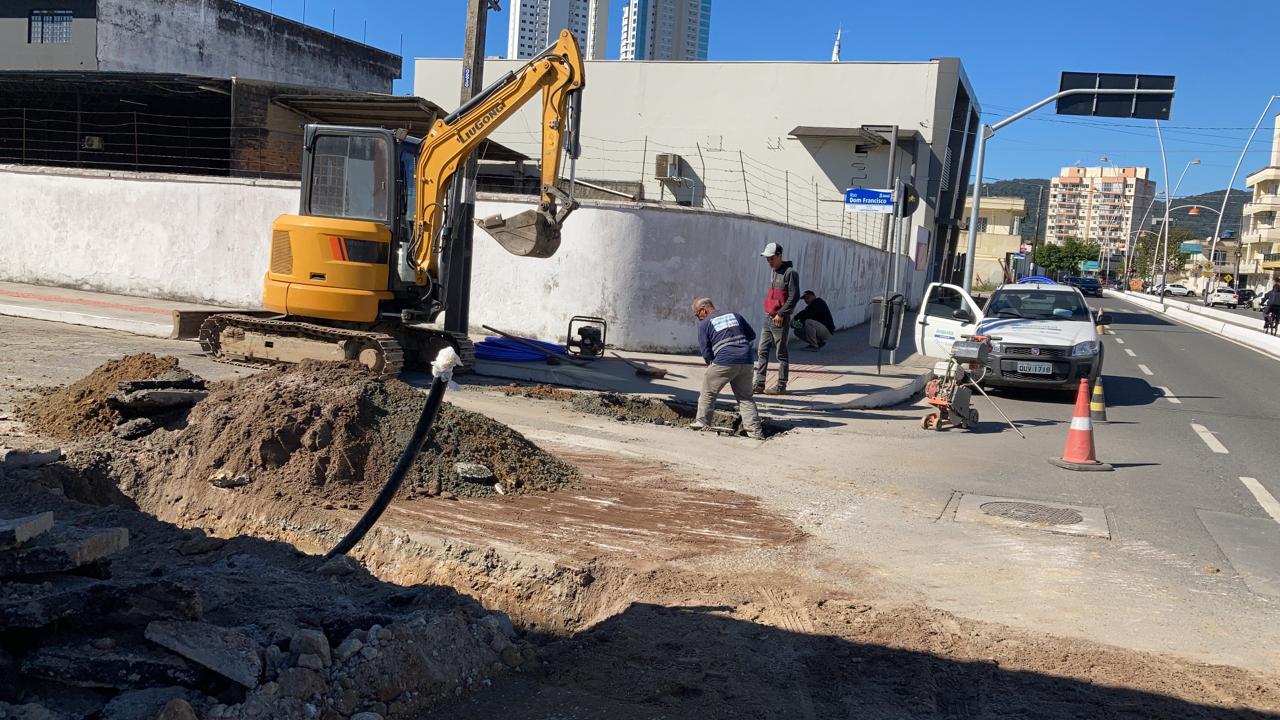 Intervenção da Emasa na 5ª Avenida altera trânsito nesta quinta-feira | SC Hoje Notícias de Santa Catarina - SC HOJE