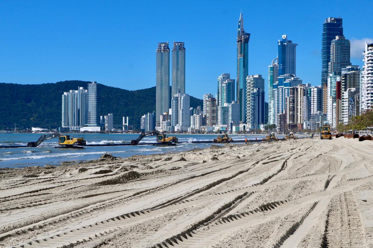 Primeira linha de tubos já está colocada no mar em Balneário Camboriú | SC Hoje News Notícias de Santa Catarina - SC HOJE News