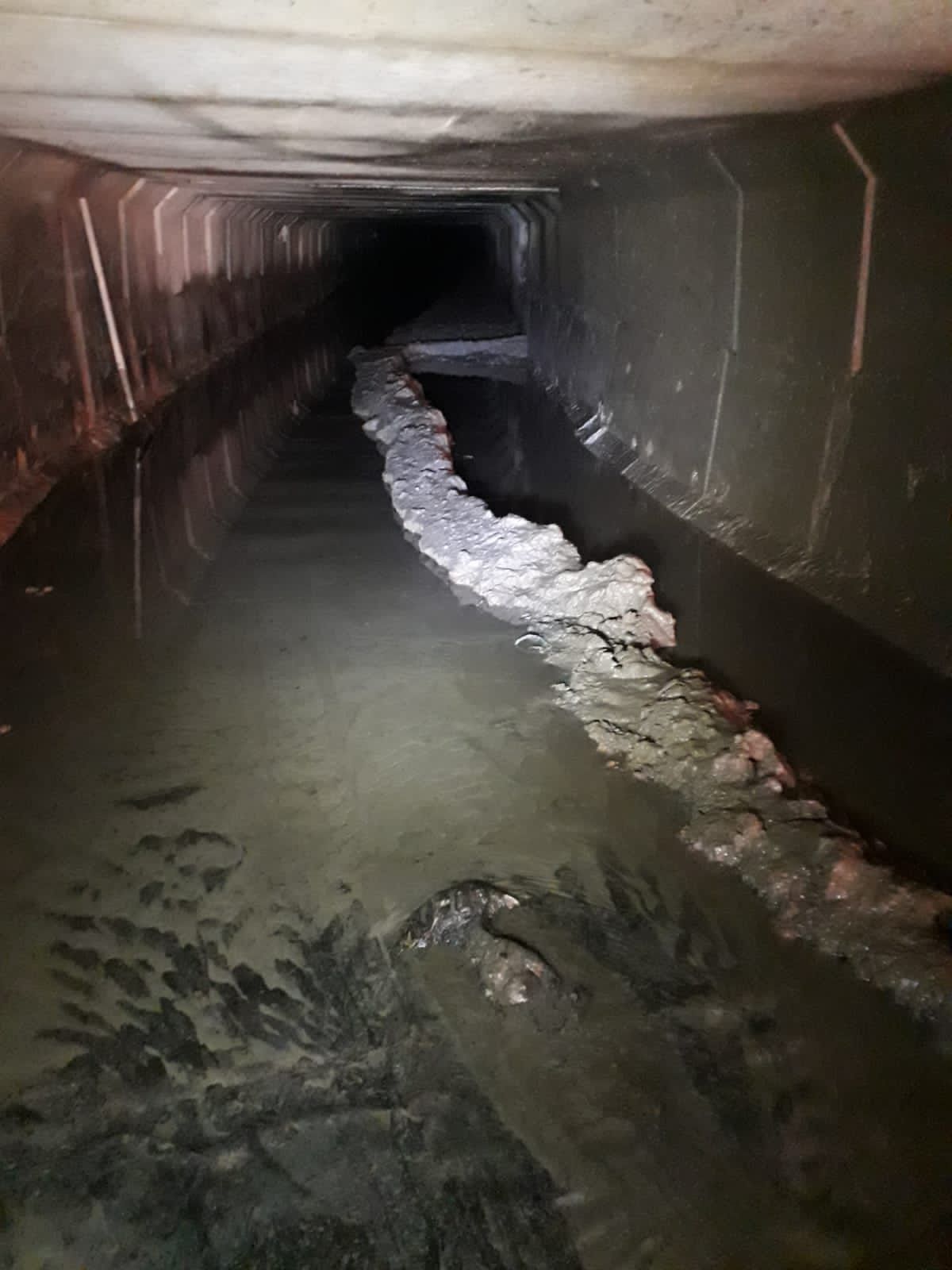 Secretaria de Obras executa limpeza na galeria da Avenida das Flores | SC Hoje News Notícias de Santa Catarina - SC HOJE News
