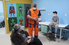 conjunto de personagens de desenhos animados de médica, senhora médica em  poses diferentes, trabalhador médico ou